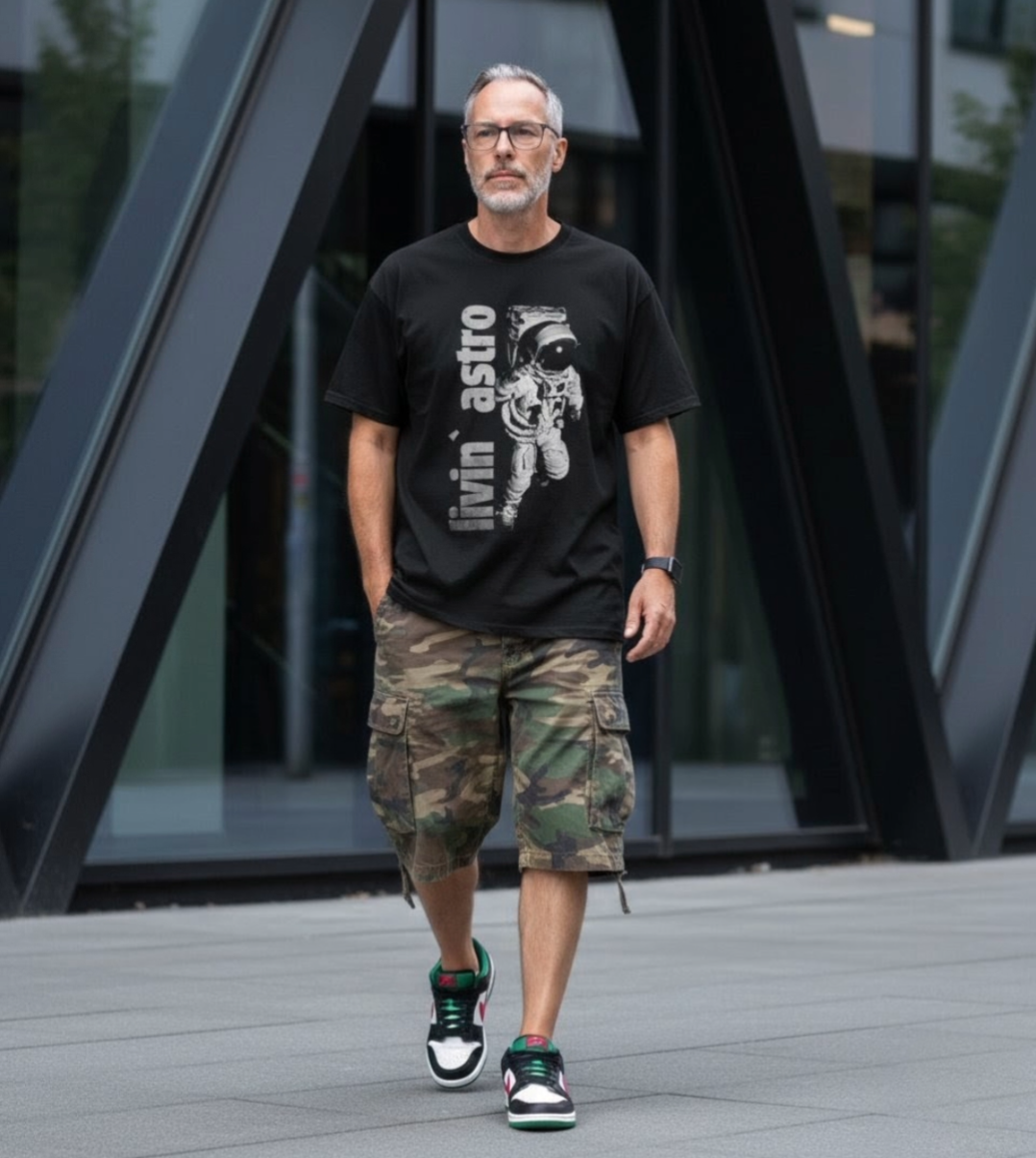 Oversized Streetwear T-Shirt „livin' Astro“ – Astronaut Space Print Unisex - Beatwear 71