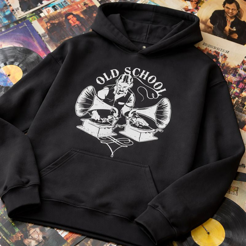 Schwarzer Oldschool DJ Hoodie mit Vintage Turntable und Grammophon Design